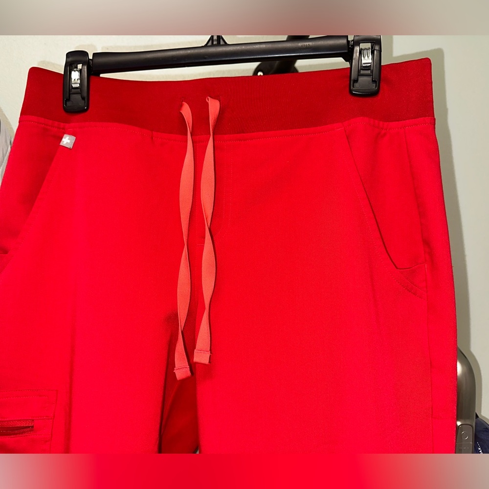 FIGS women’s POP RED Zamora jogger scrub pants